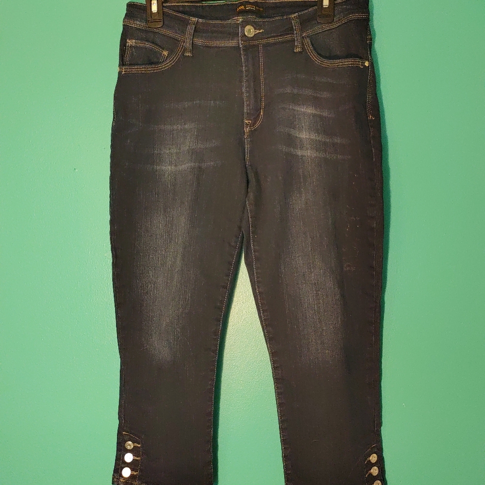Like New, Stretch Dark Denim Capris, 12Med